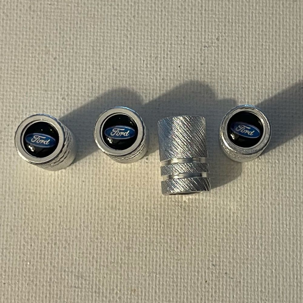 Ford valve Stem caps in Silver set of 4 NWT